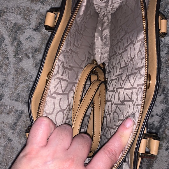 HOST PICK ๐ Calvin Klein Handbag - Picture 4 of 4